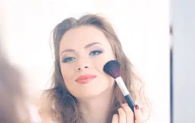 Aplicar a sua maquilhagem com lentes de contacto Aplicar a sua maquilhagem com lentes de contacto