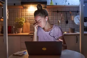 Conselhos para proteger a sua vista dos ecrãs digitais Conselhos para proteger a sua vista dos ecrãs digitais