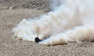 Gás lacrimogéneo perigoso para os olhos Gás lacrimogéneo perigoso para os olhos