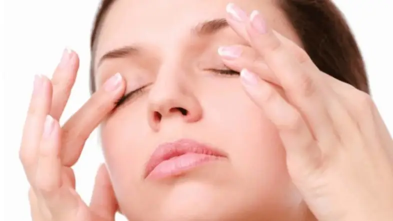 Lentes de contacto presas no Olho Lentes de contacto presas no Olho